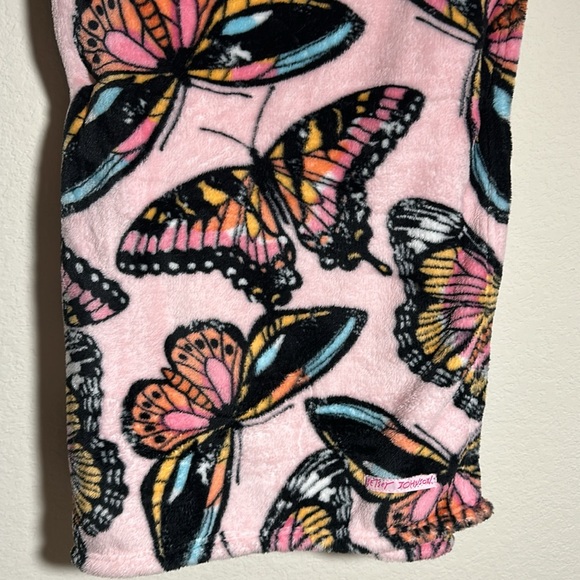 NEW BETSEY JOHNSON BLANKET BUTTERFLY PINK THROW - Picture 4 of 5